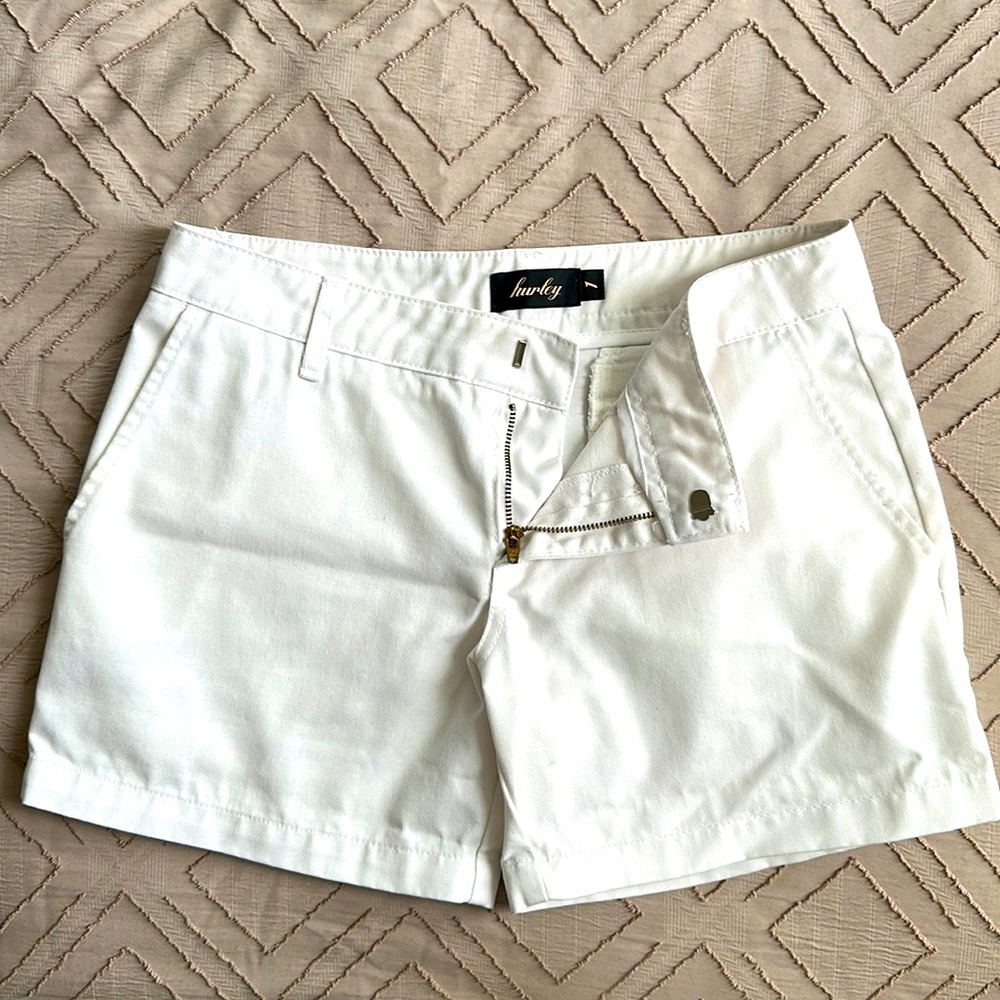 Women’s Hurley Golf or Casual Shorts - Picture 1 of 3